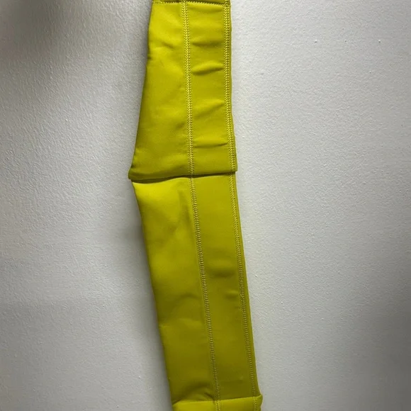 Lululemon Fast and Free Running Belt Highlight Yellow Reflective Visibility - Picture 6 of 7